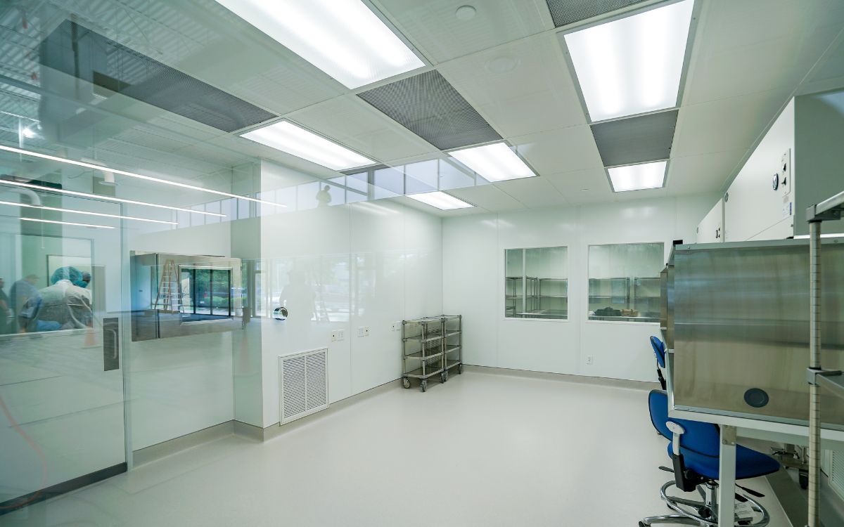 Tiêu chuẩn ánh sáng bắt buộc đối với đèn phòng sạch cho khu vực QC