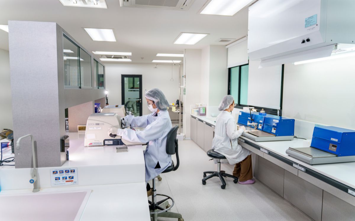 Chọn đèn cho phòng vô trùng: Chỉ số nào cần quan tâm?