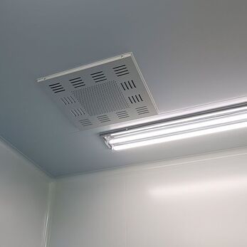 Khe tiếp giáp giữa đèn và panel ảnh hưởng đến vệ sinh và độ kín trần