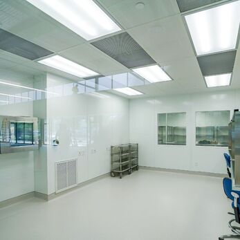 Tiêu chuẩn ánh sáng bắt buộc đối với đèn phòng sạch cho khu vực QC