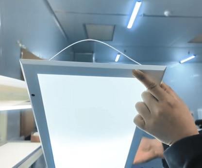 Lắp ráp đèn LED Panel phòng sạch chuẩn GMP: Quy trình tạo nên hệ thống chiếu sáng chất lượng