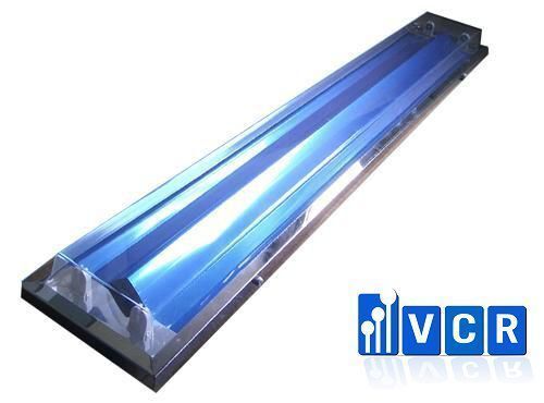 Thiết kế vát cạnh của máng đèn giúp vệ sinh phòng sạch thuận lợi hơn