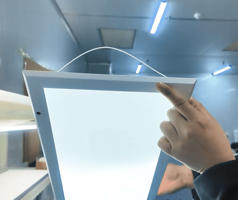 Lắp ráp đèn LED Panel phòng sạch chuẩn GMP: Quy trình tạo nên hệ thống chiếu sáng chất lượng